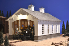 G SCALE TRAIN LOCOMOTIVE SHED