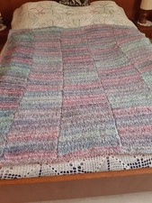 plaid en laine     fait mains   1,45 m  sur 1,45 M