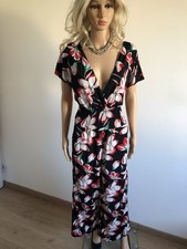 Combinaison noire et fleurie