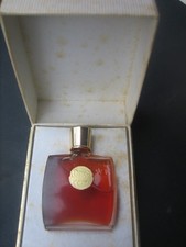 Ancien flacon de parfum plein