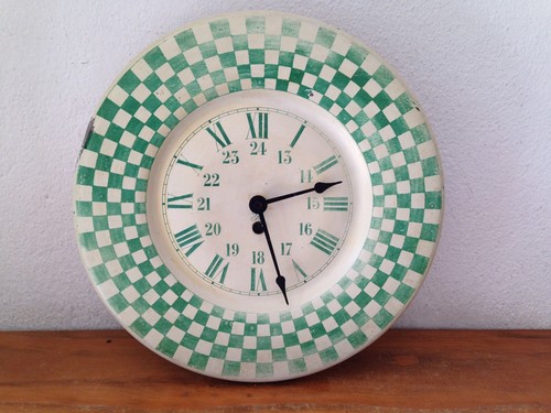 Horloge pendule tôle verte - tôle,