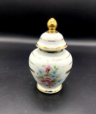 Bonbonnière, vase, boite vintage en porcelaine blanche avec dorures et fleurs