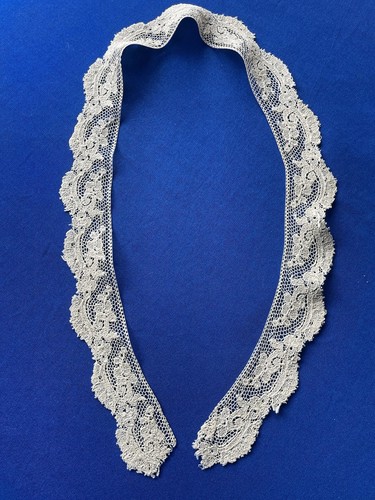 Ancienne dentelle fine