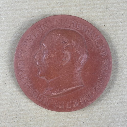 Médaille table terre cuite - de,