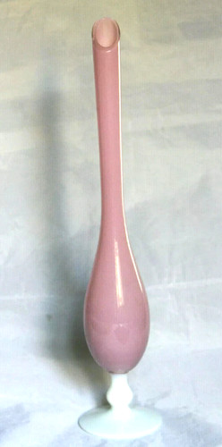 Longue opaline rose vase