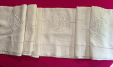 drap en lin ancien monogrammes LR , fleurs brodées 230 cm x 290 cm  Réf D416