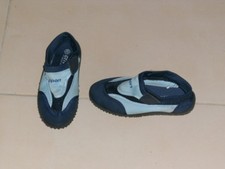 TRÈS JOLIE PAIRE DE CHAUSSURES DE SPORT D'EAU ENFANT TAILLE 31