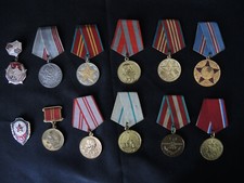 Lot de 12 Médailles