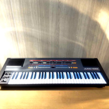 Roland Juno-106s Synthétiseur