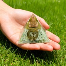 Pyramide d'orgone en pierre de