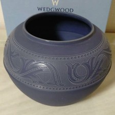 Wedgwood Jasper Rose Ball édition limitée article rare du Japon