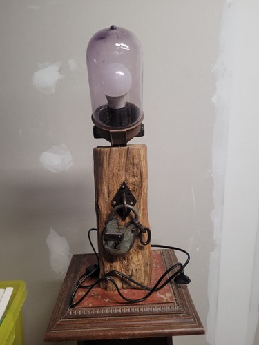 Lampe artisanale bois vieux - en,
