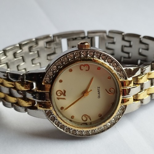 Montre femme quartz - , vintage