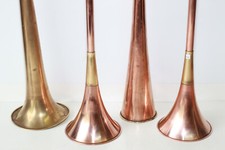 Trompes en cuivre et laiton dont une MILLIENS J époque XXeme