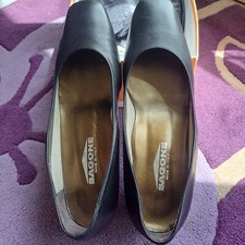 Chaussures à talons SAGONE  grande pointure 42 noir cuir presque neuve