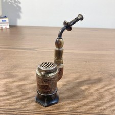 Pipe ancienne en métal avec embout en porcelaine – Circa 1900