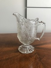 Ancien pichet en verre moulé