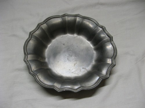 Très ancien plat coupe en - plat, ou