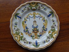 MOUSTIERS UNE BELLE ASSIETTE PLATE EN FAIENCE STYLE OLERYS 26 cm