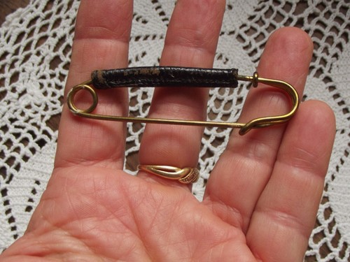 Epingle métal pour - , kilt
