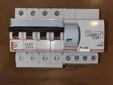DISJONCTEUR DIFFERENTIEL 4POLES 40A 30mA TETRAPOLAIRE 40AMPERE 4P. LEGRAND TRI+N