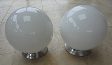 2 LUSTRES  GLOBES BLANCS ANCIENS VINTAGE diamètre 24 cm