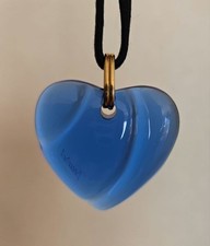 Collier en verre coeur bleu