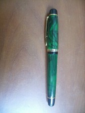 Stylo plume EXATIME corps octogonal vert marbré et plume "Ruthenium Point" neuf