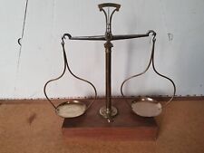 Grande balance trébuchet de