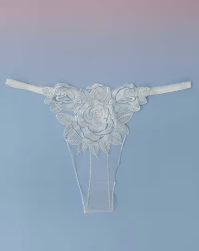 String brodé transparent