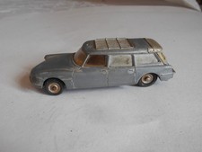 Dinky toys France n° 556 Citroen ID19 Break Ambulance à restaurer