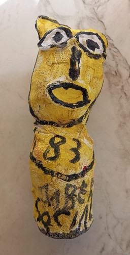 Totem sculpture signée - -,