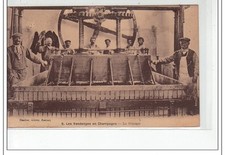 LES VENDANGES EN CHAMPAGNE -