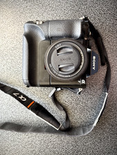 sony alpha 7 I 24,3 Mpx avec poignée batterie et objectif zoom Sony 28-60mm