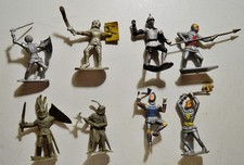 Lot de 8 Figurines MOYEN-AGE / HOMMES D'ARMES  -19-
