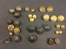 Lot divers anciens boutons décor de cor de chasse ancre marine ou militaire