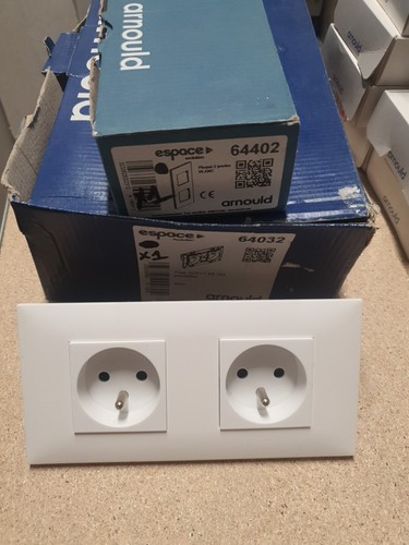 Prise double arnould - double, espace