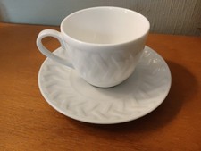 1 tasse et sa soucoupe  "