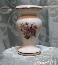 petit vase en porcelaine du