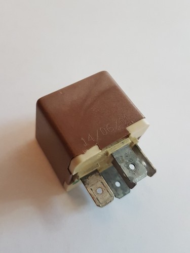 Relais relay broches pins - 1x,