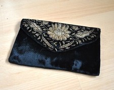 Sac de soirée Pochette Minaudière velours et broderies de métal fil bouillonné