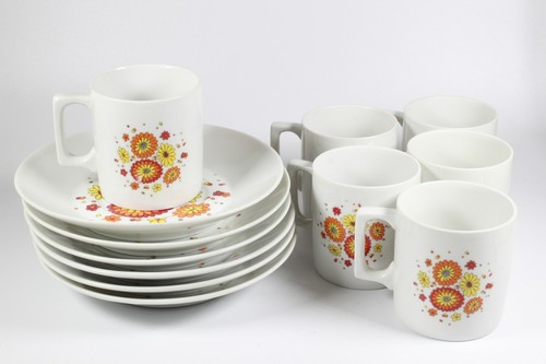 Flower pattern cups and - 60's,