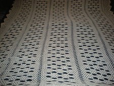 un dessus de lit ancien blanc en coton crocheter a la main 200x280cm de long