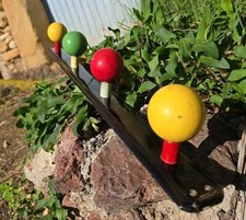 PORTE MANTEAU 4 PATÈRES MURAL à BOULE en BOIS DE COULEUR VINTAGE Ancien 