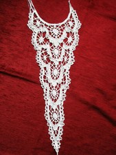 Plastron en dentelle fuseaux