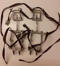 ancienne Paire de Crampons 12 pointes de Montagne - SIMOND Chamonix- "MAKALU" 