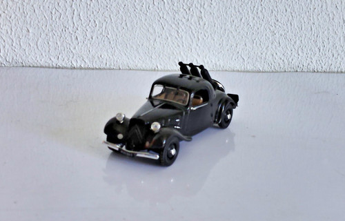 Voiture universal - -,