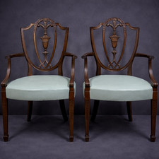 Paire de fauteuils en bois