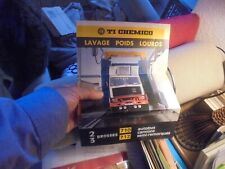 Ancien Camion Volvo F89 en Station de Lavage Ti-Chemico 