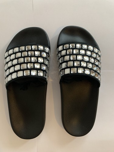 Claquettes burberry neuves - burberry,